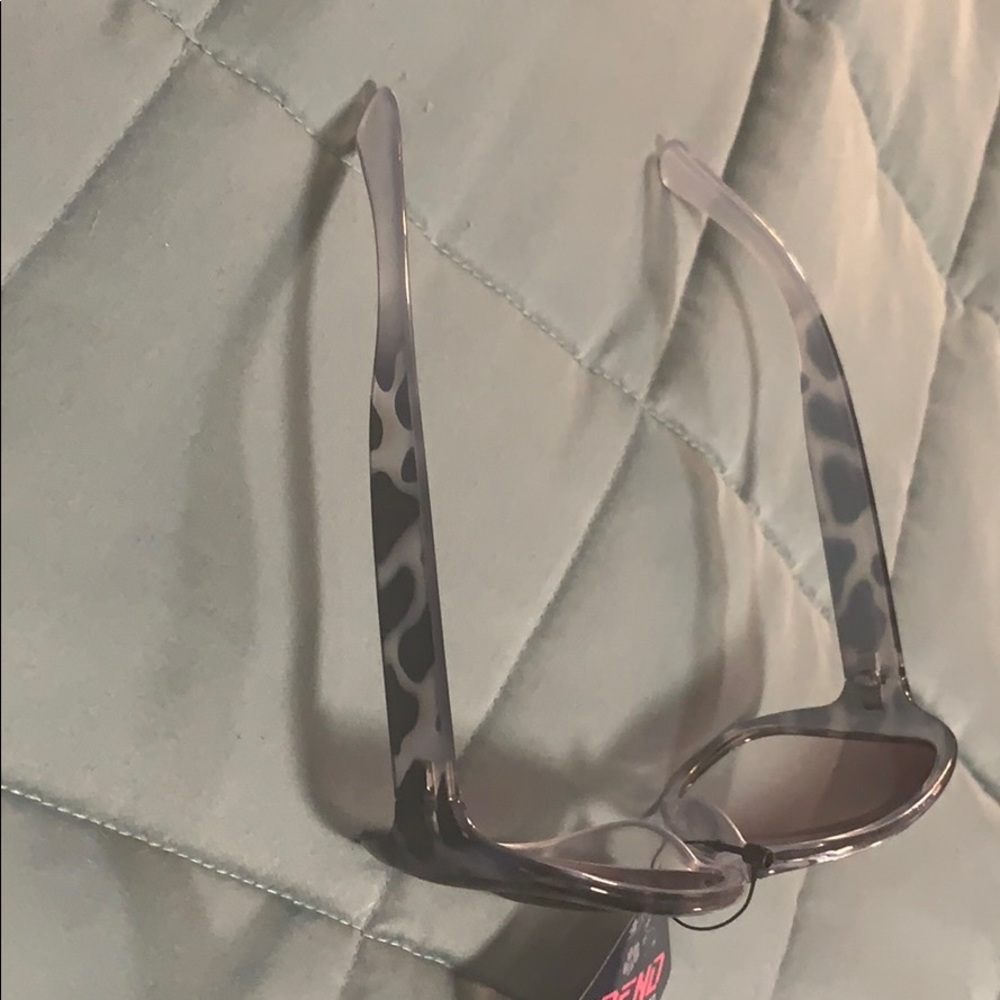 Sunglasses - Picture 3 of 5
